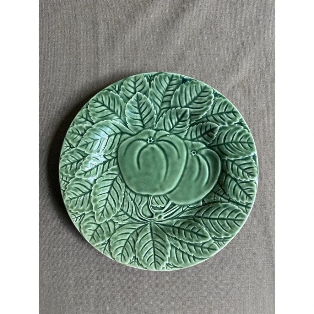 Bordallo Pinheiro Green Apple Leaf 7 7/8 Plate Portugal Majolica Jay Willfred